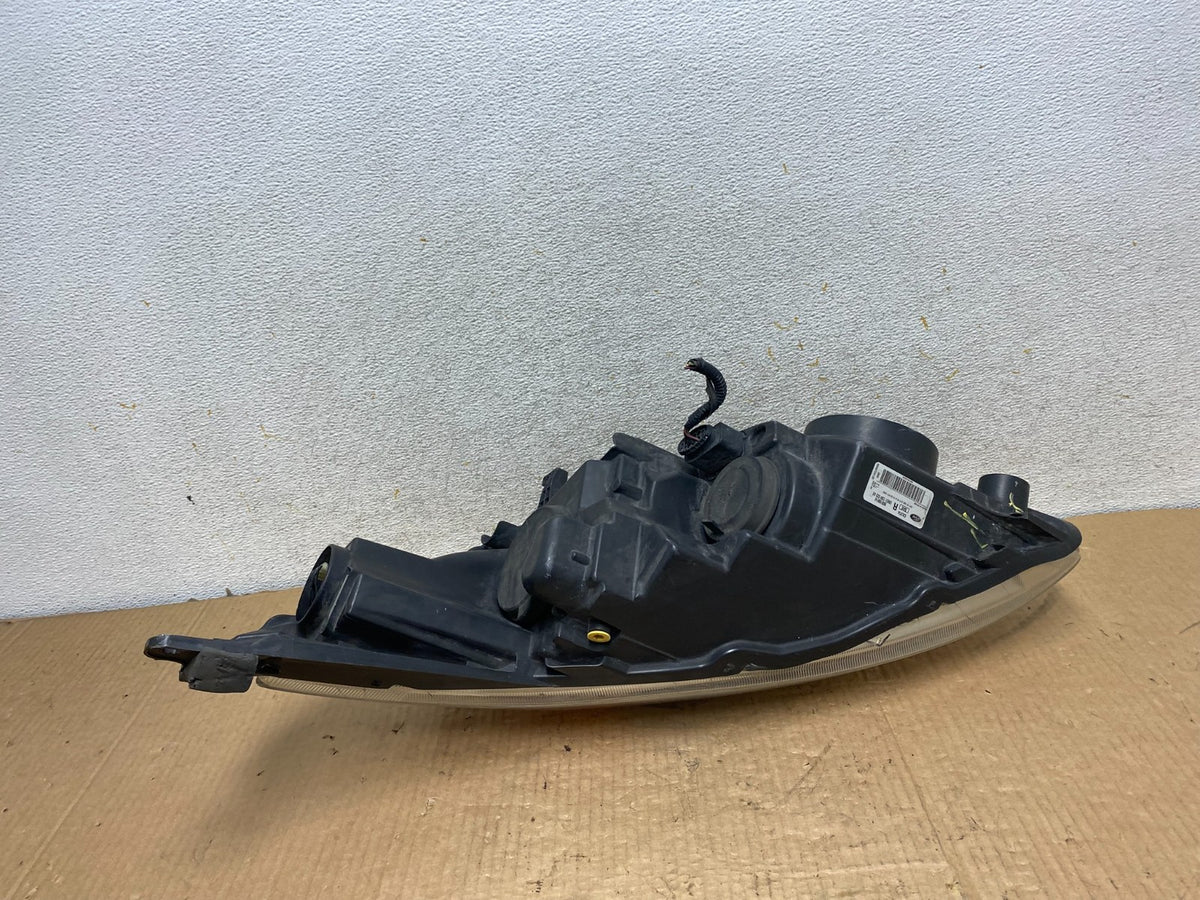 2013 to 2016 Ford C-MAX Right Passenger Side Headlight AI7882 DW6