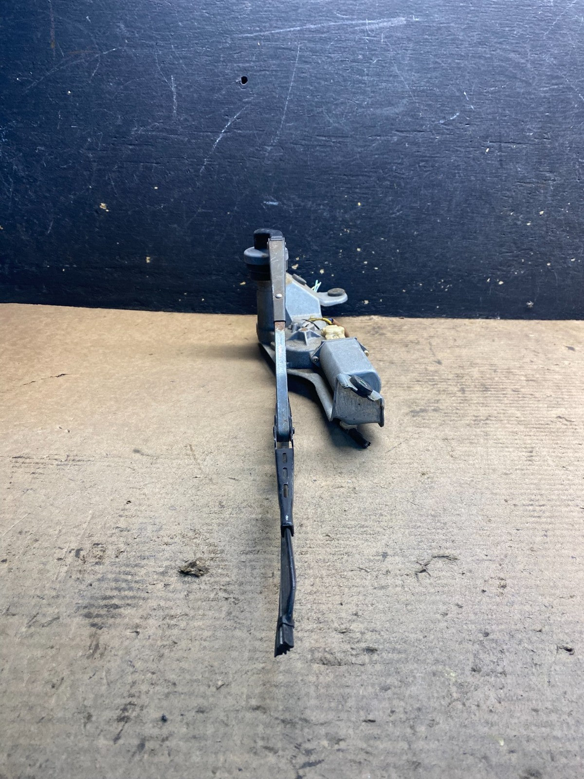 2000 to 2004 Subaru Legacy Wagon Rear  Windshield Wiper Motor AA28252