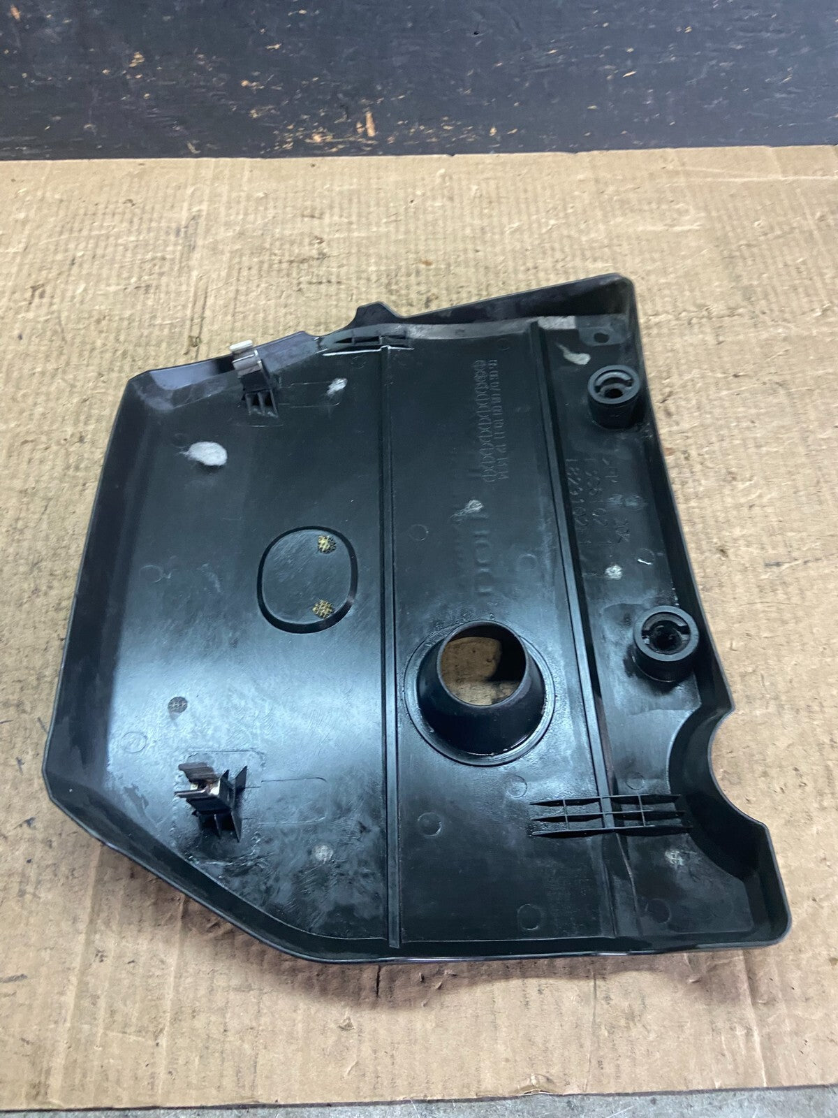 2004 to 2009 Mazda 3 DOHC 16 VALVE Engine Shield Top Cover O3302 PS7