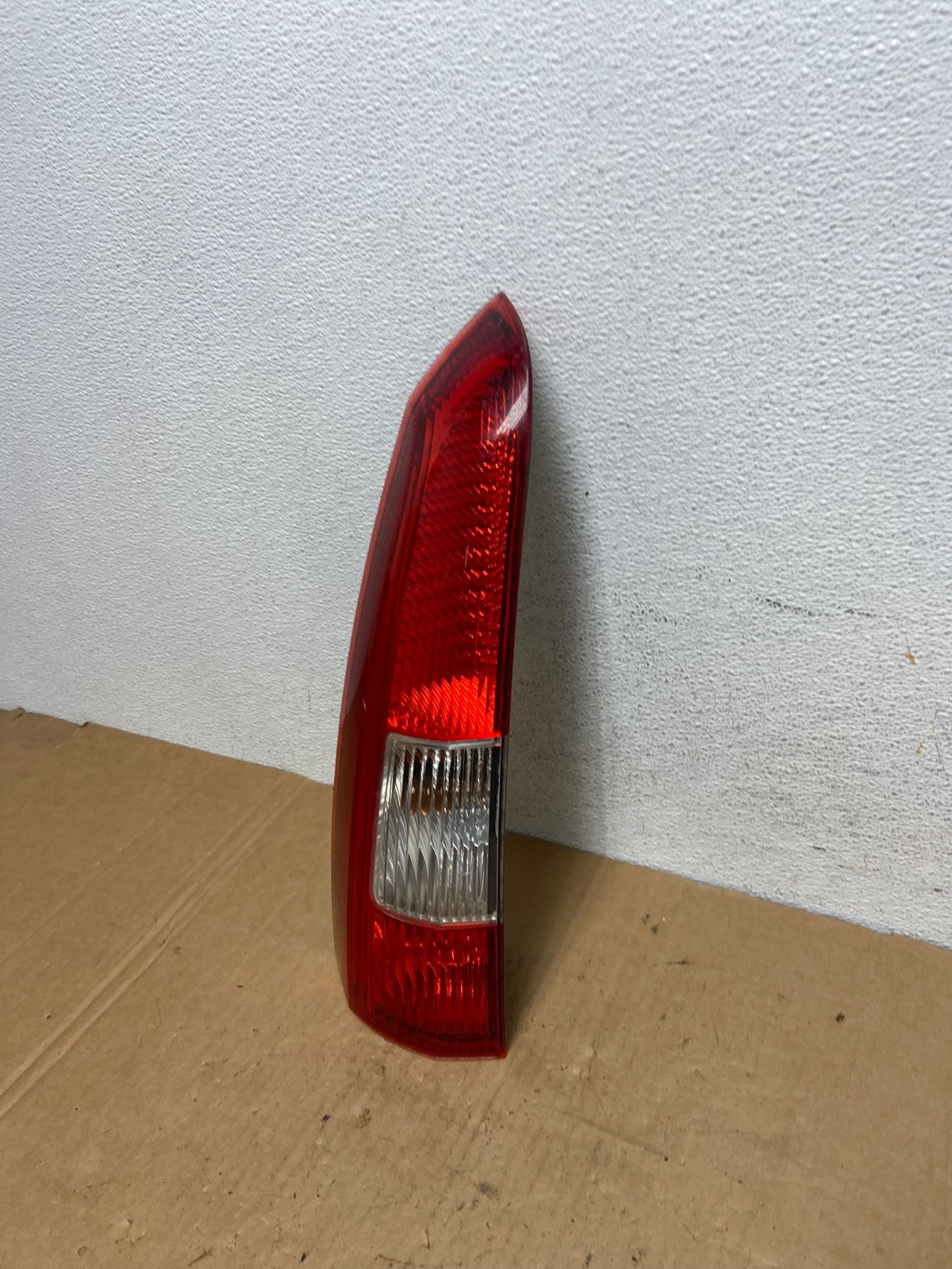 2001 - 2004 Volvo XC70 V70 Left Driver LH Side Tail Light Upper AD2825 LK1