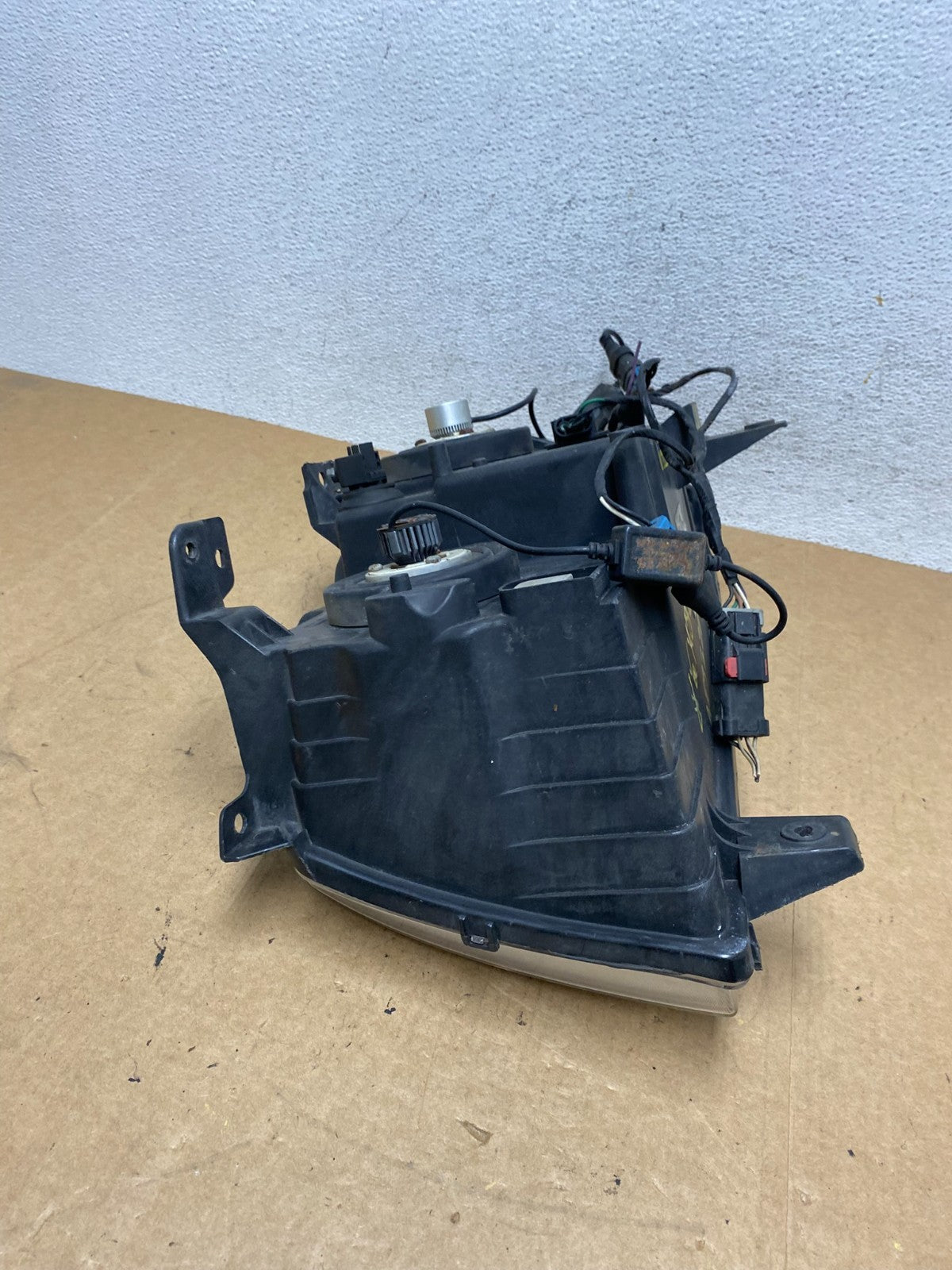 2005-2007 Jeep Grand Cherokee Right Passenger RH Halogen Headlight AE3220 DW8