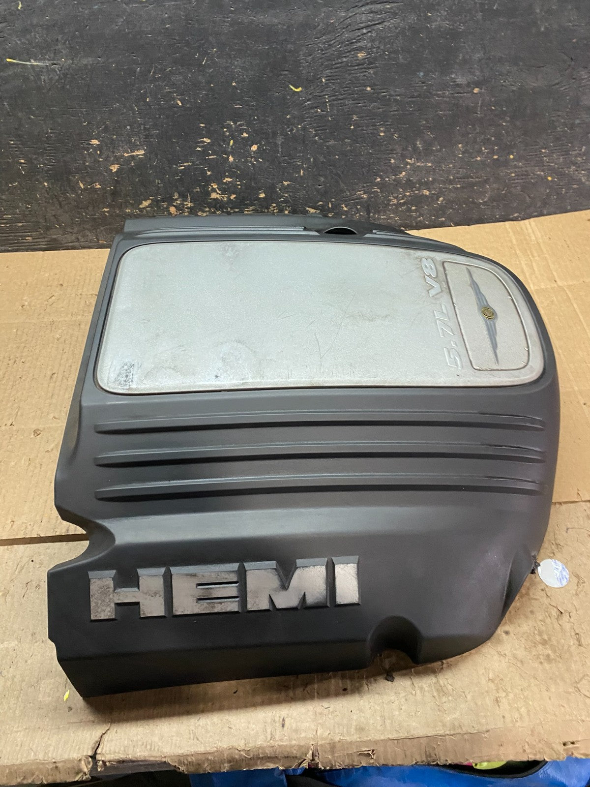 2005 to 2010 Chrysler 300 5.7L V8 Hemi Engine Motor Cover OEM X9596 DG3