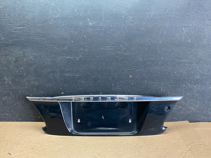 2000 2001 Infiniti I30 Rear Trunk Lid Finish Panel License Plate Trim P5956 DG0