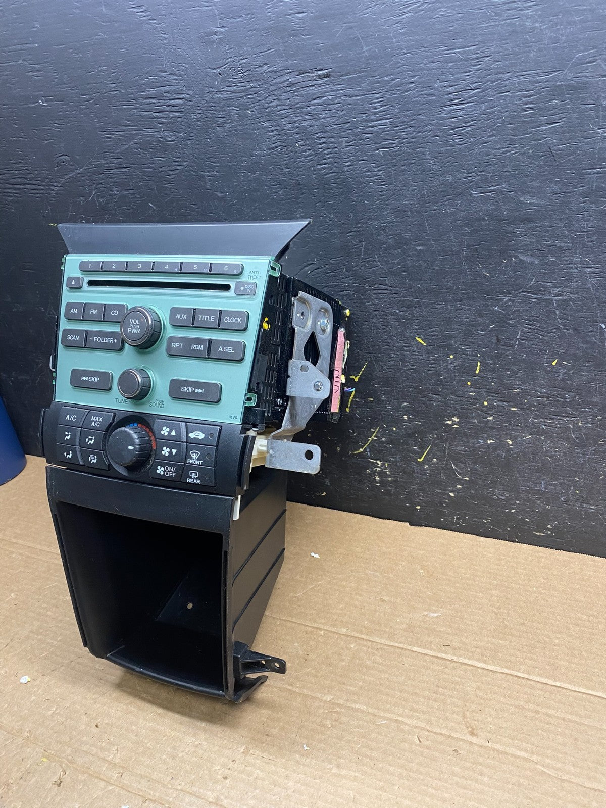 2009 to 2011 Honda Pilot AM FM CD Audio Radio Player Climate Control W0353 DG1
