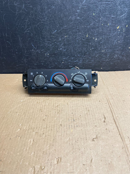 1999 to 2002 Chevrolet Silverado HVAC Heater Climate Control Module ae3824 DG0