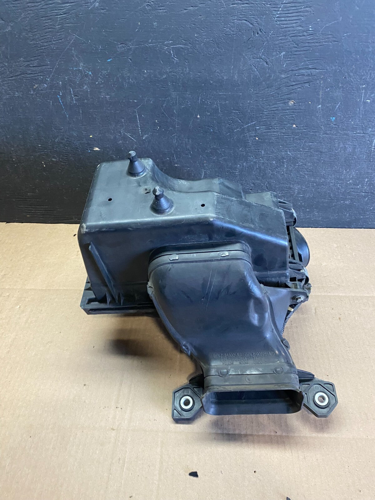 2007 to 2010 Lincoln MKX 3.7L Air Cleaner Box Resonator OEM I3322 DG17