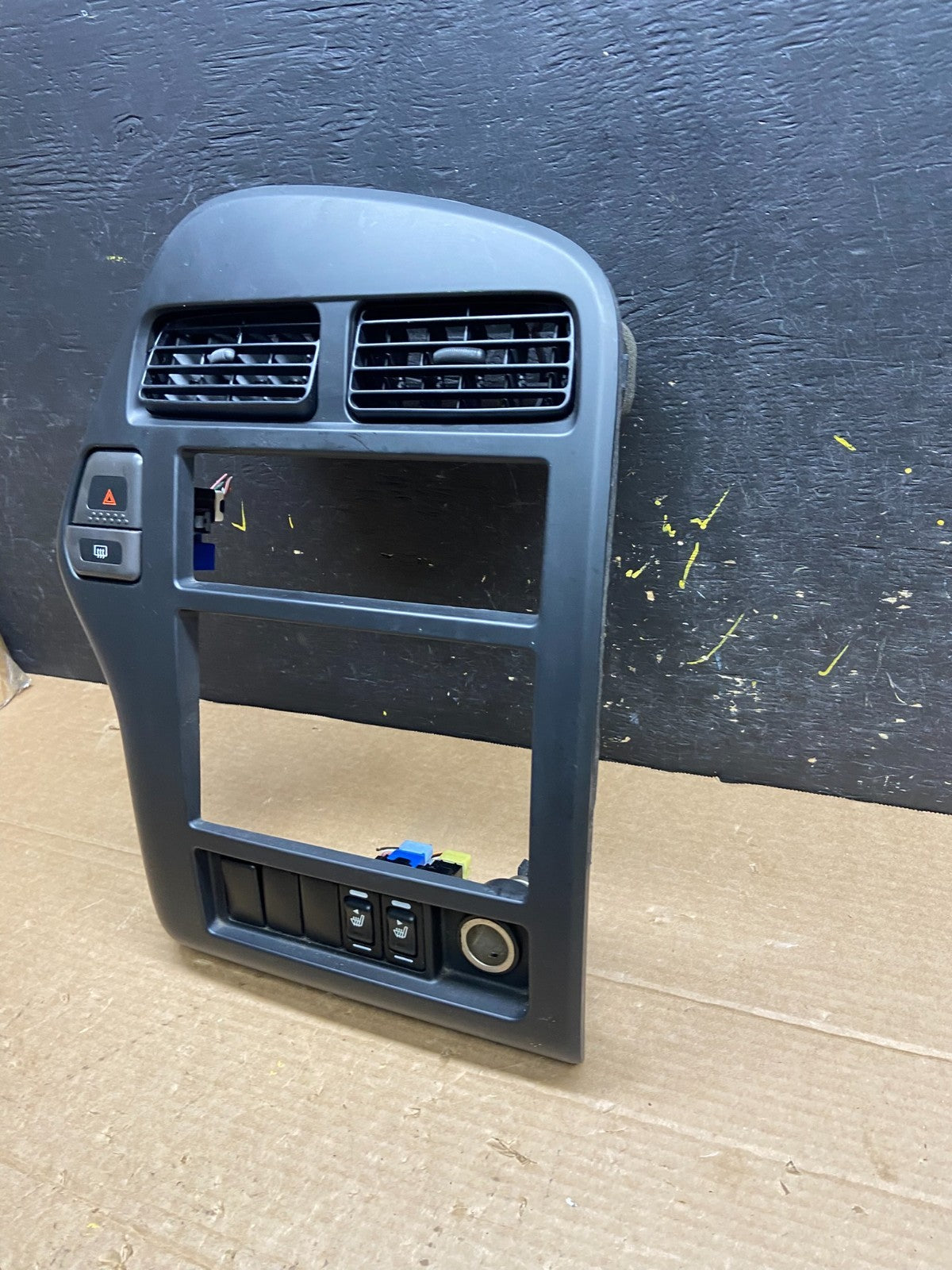 1997 - 2000 INFINITI QX4 Center Console Climate Radio Trim Bezel W1683 DG1