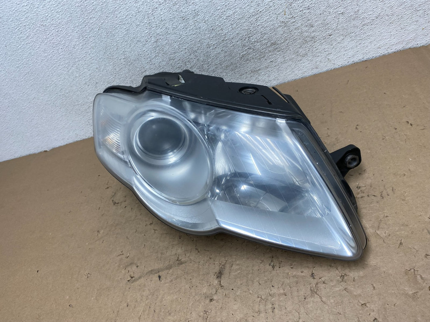 2006-2010 Volkswagen Passat Right Passenger Side Halogen Headlight AG4459 DW1