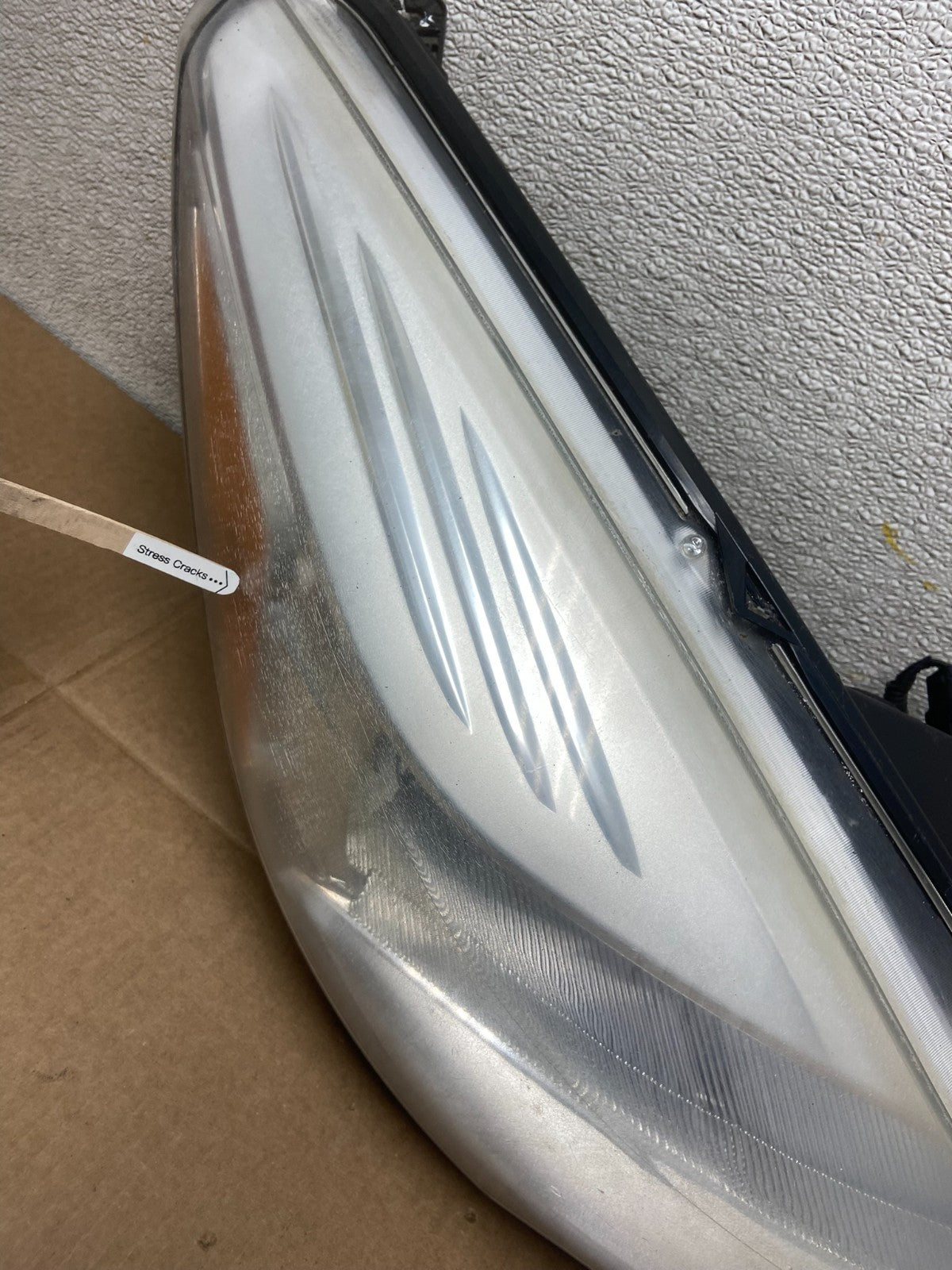 2013 - 2016 Ford Escape Headlight Right Passenger RH Side Halogen Y8372 DW3
