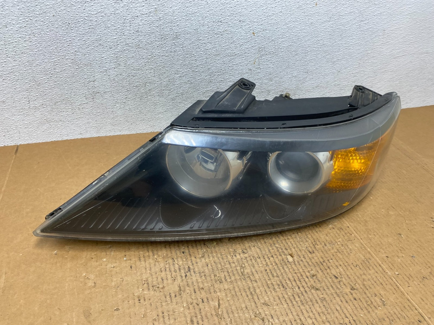2011 to 2013 Kia Sorento Left Driver LH Side Headlight Halogen AE1412 DW2