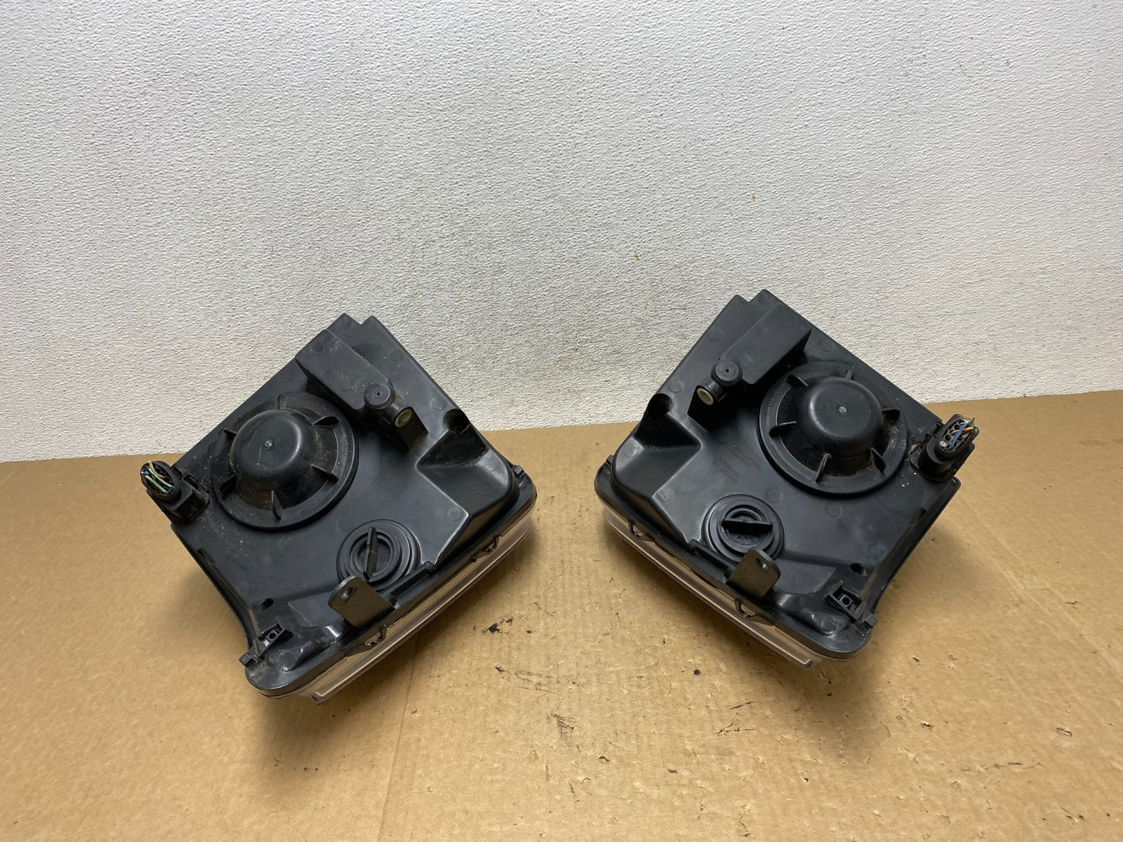 2010 to 2013 Ford Transit Connect Left+Right Side Headlights AF9775 DW8