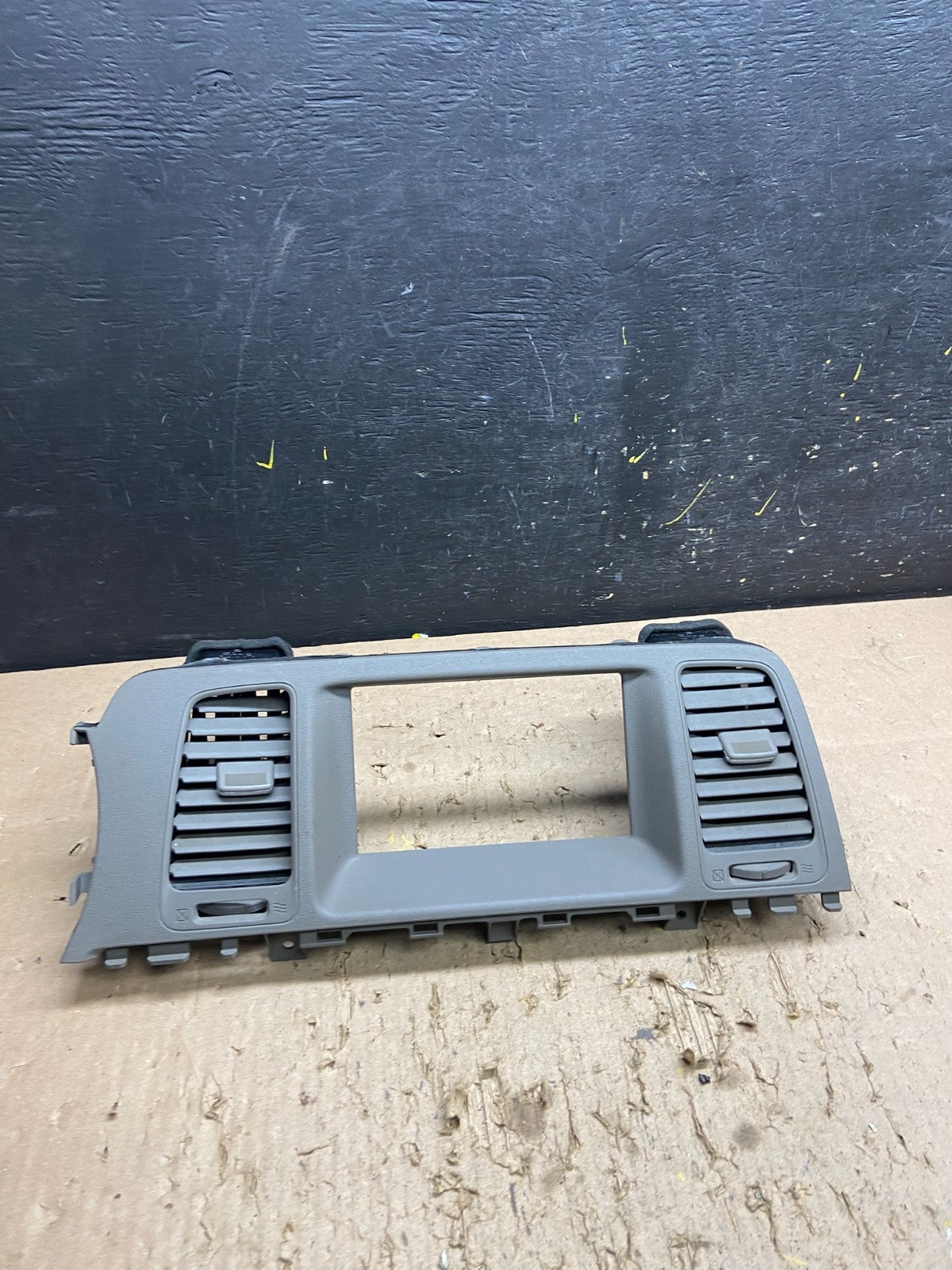 2009-2010 Nissan Murano Radio Center Console Display Bezel Air Vent T8699 DG0