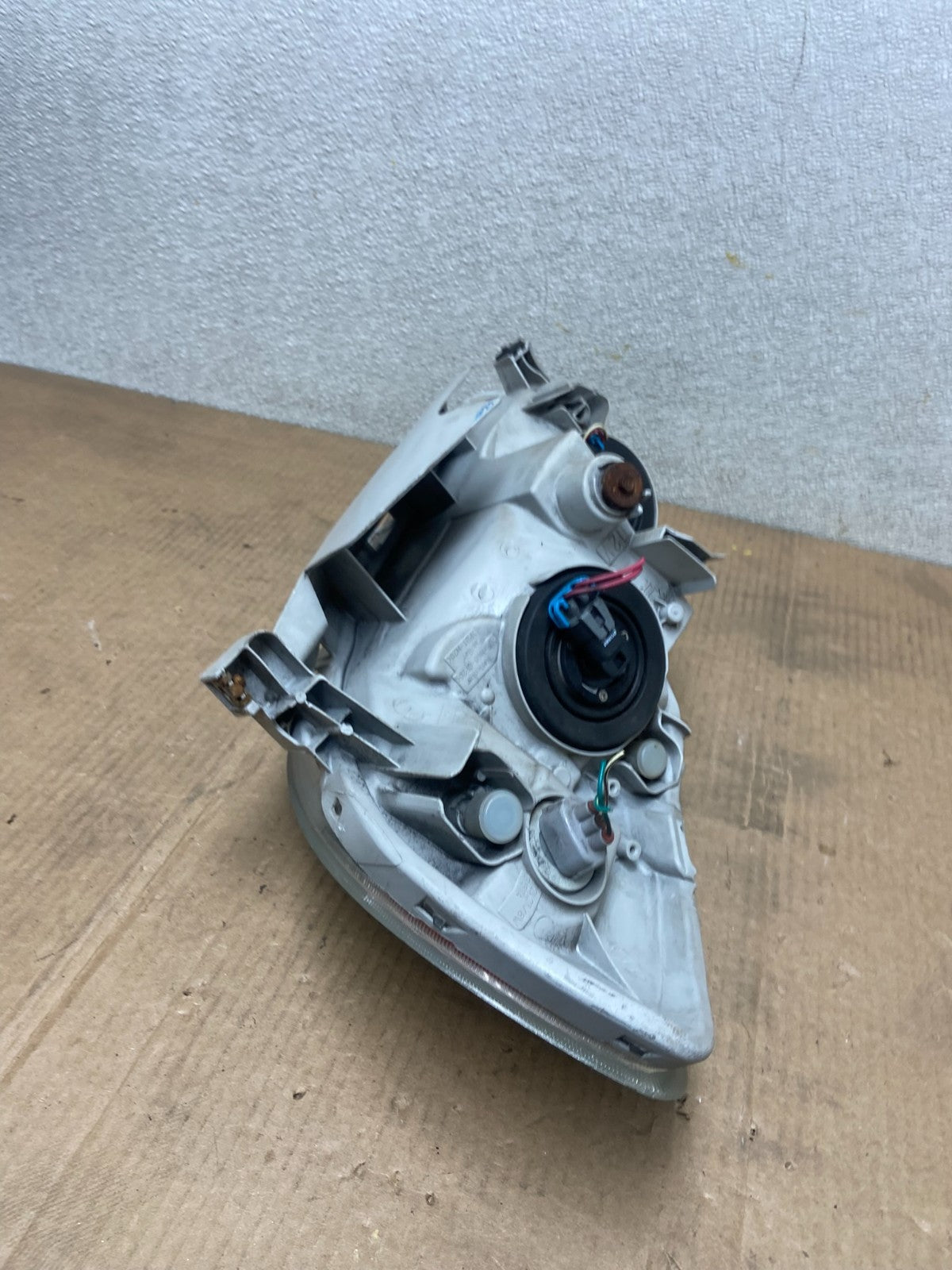 2005 to 2008 Toyota Corolla Right Passenger RH side Headlight Oem AA6235 DW8