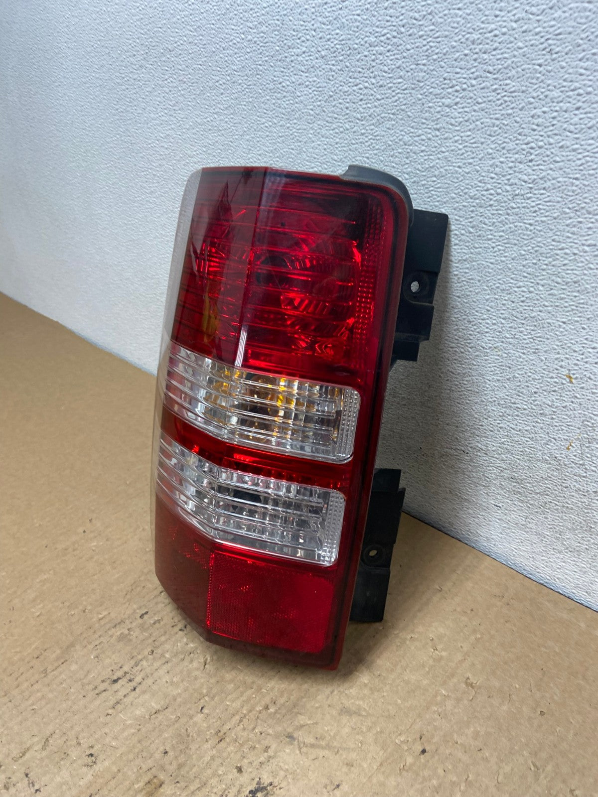 2008 to 2012 Jeep Liberty Left Driver Side Lh Tail Light AG2515 LK1