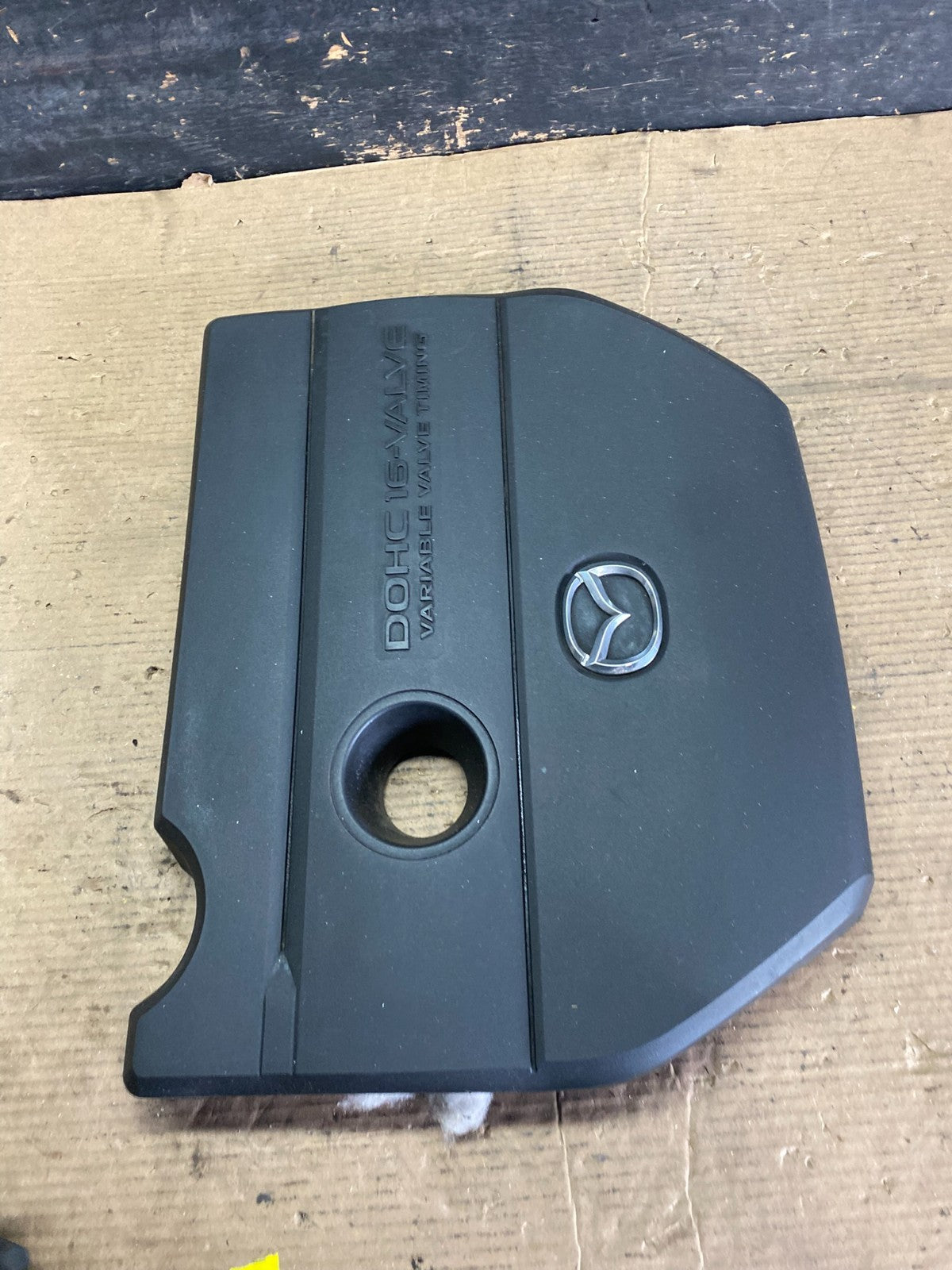 2004 to 2009 Mazda 3 DOHC 16 VALVE Engine Shield Top Cover Oem R5096 DG3