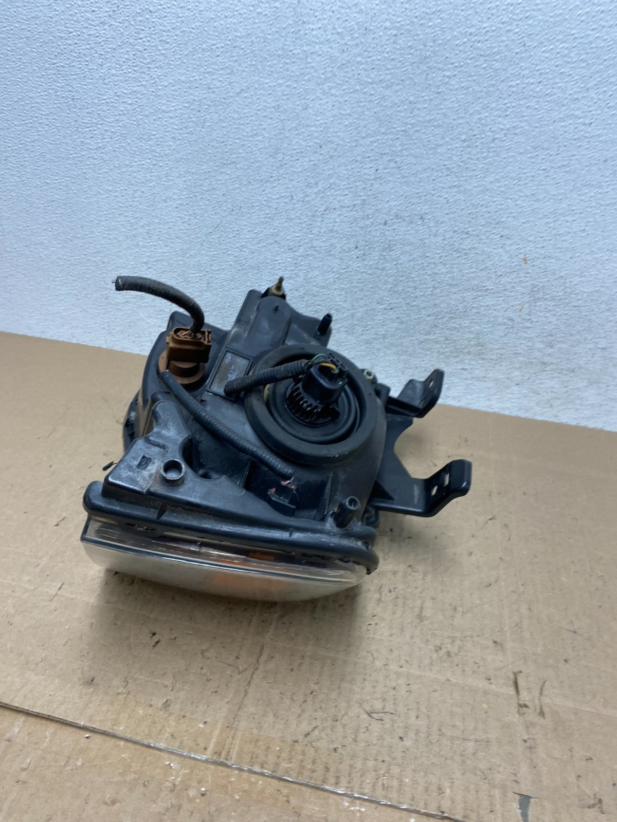 2007 to 2014 Ford Expedition Right Passenger RH side Headlight Halogen AE6604 DW7