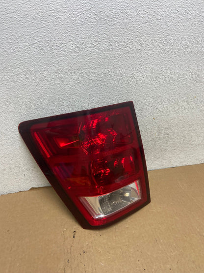 2005 to 2006 Jeep Grand Cherokee Left Driver Side Lh Tail Light AG2017 LK2