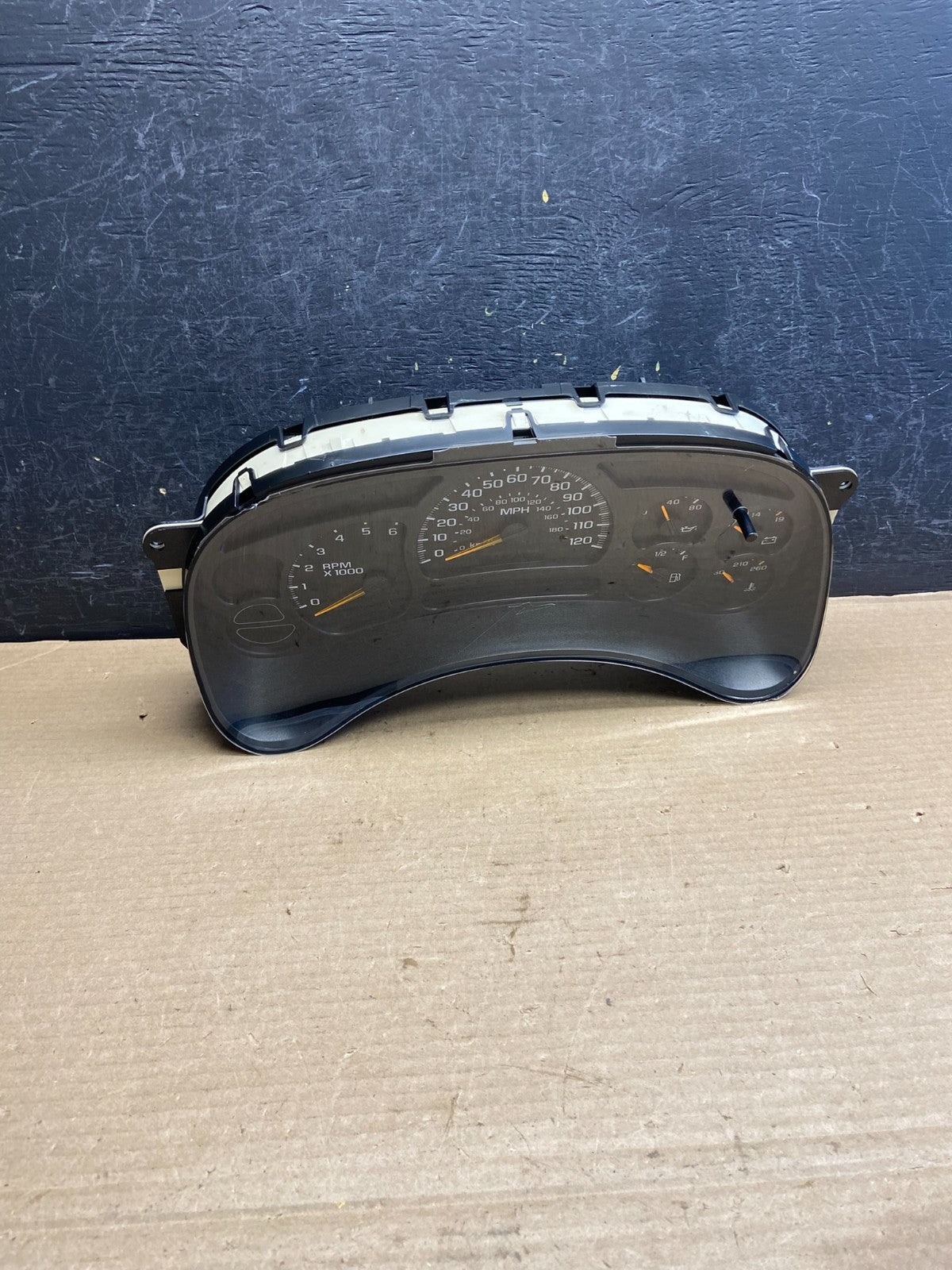 2003 to 2006 Chevrolet Silverado Speedometer Instrument Cluster AH3488 DG0