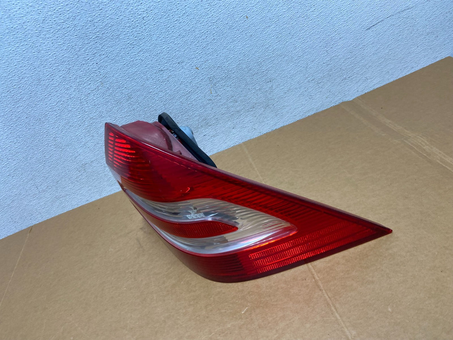 2005-2007 Mercedes-Benz C 230 - W203 C-Class Right Passenger Tail Light AD88921