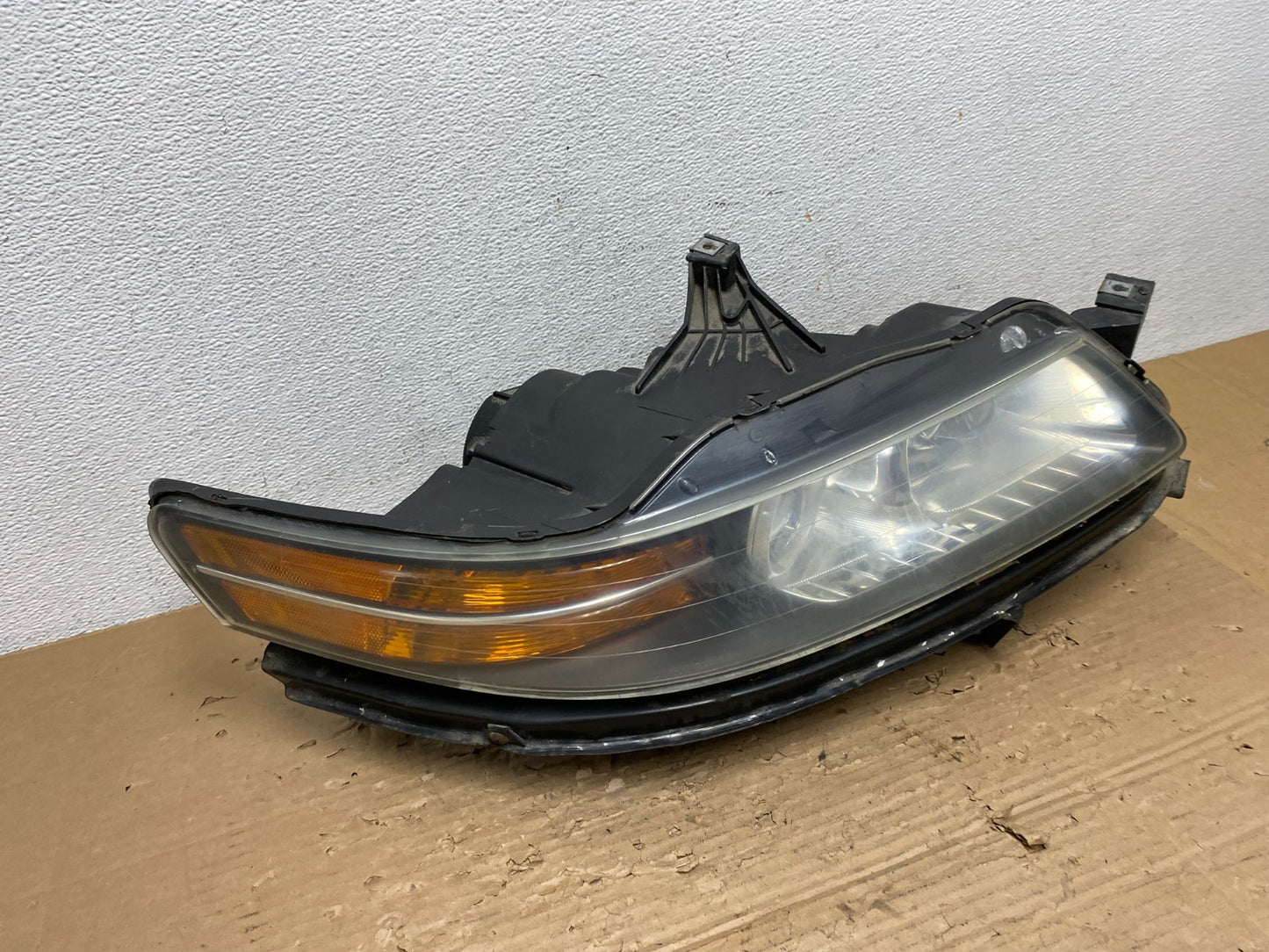 2004 2005 2006 Acura TL Headlight Right Passenger Side Xenon HID AD4382 DW2