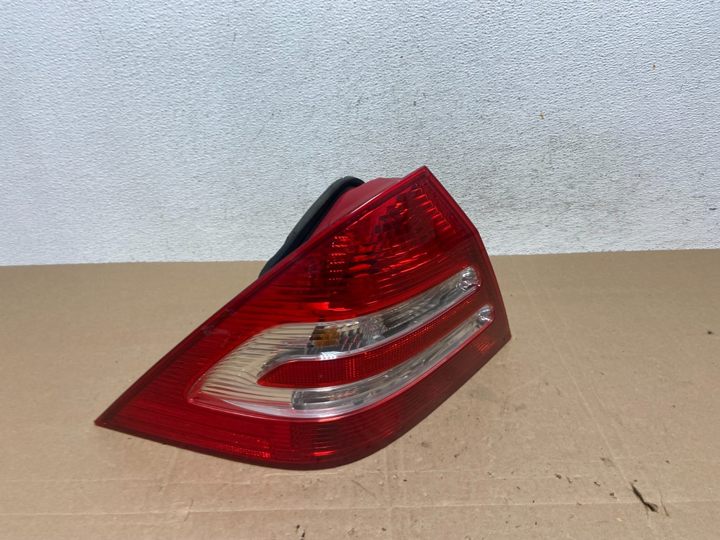 2005-2007 Mercedes-Benz C230 C240 W203 C-Class Left Driver Tail Light AE5967 DW2
