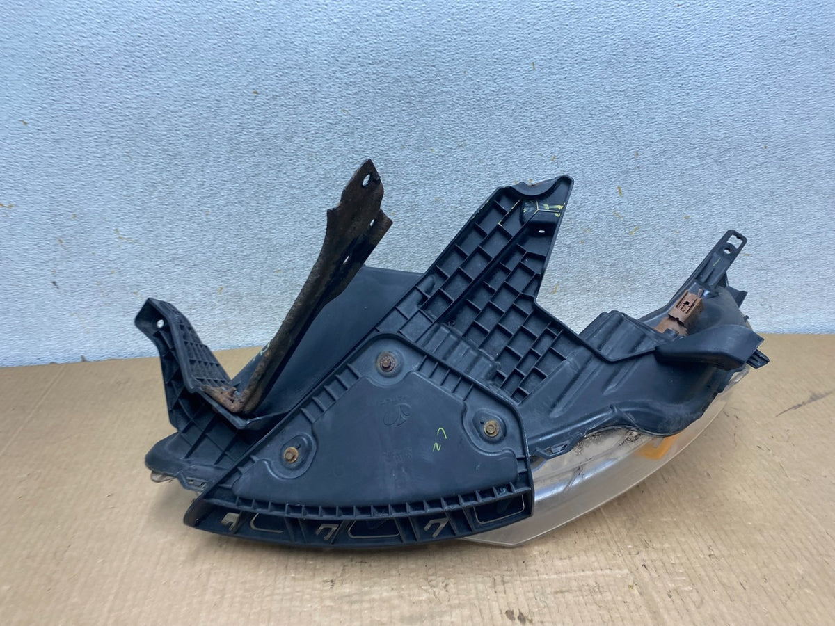 2015 2018 Chevrolet City Express Right Pasenger Side Halogen Headlight AI7892 DW7