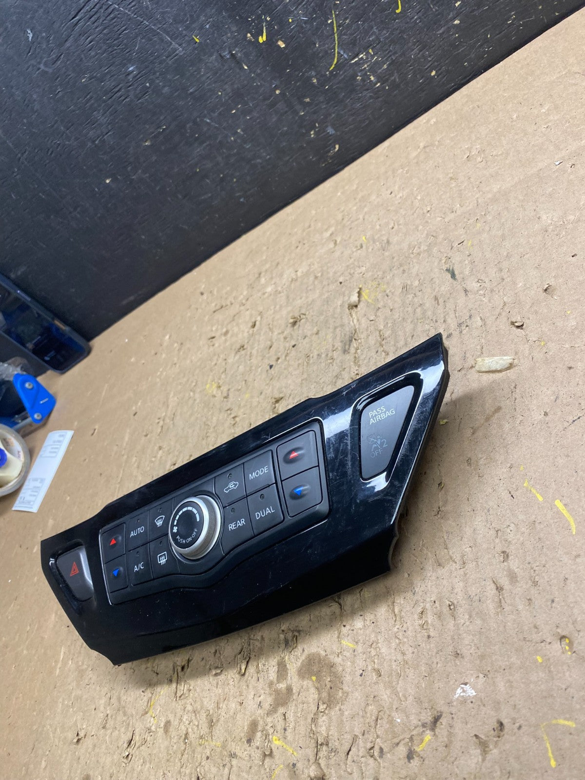 2013 to 2018 Nissan Pathfinder Radio Audio Climate Control t8513 DG2