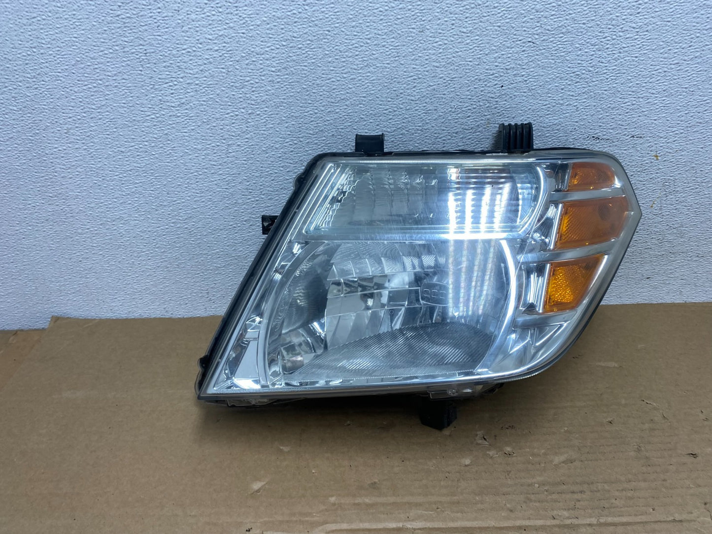 2008 to 2012 Nissan Pathfinder Halogen Headlight Left Driver Lh AD3876 DW0