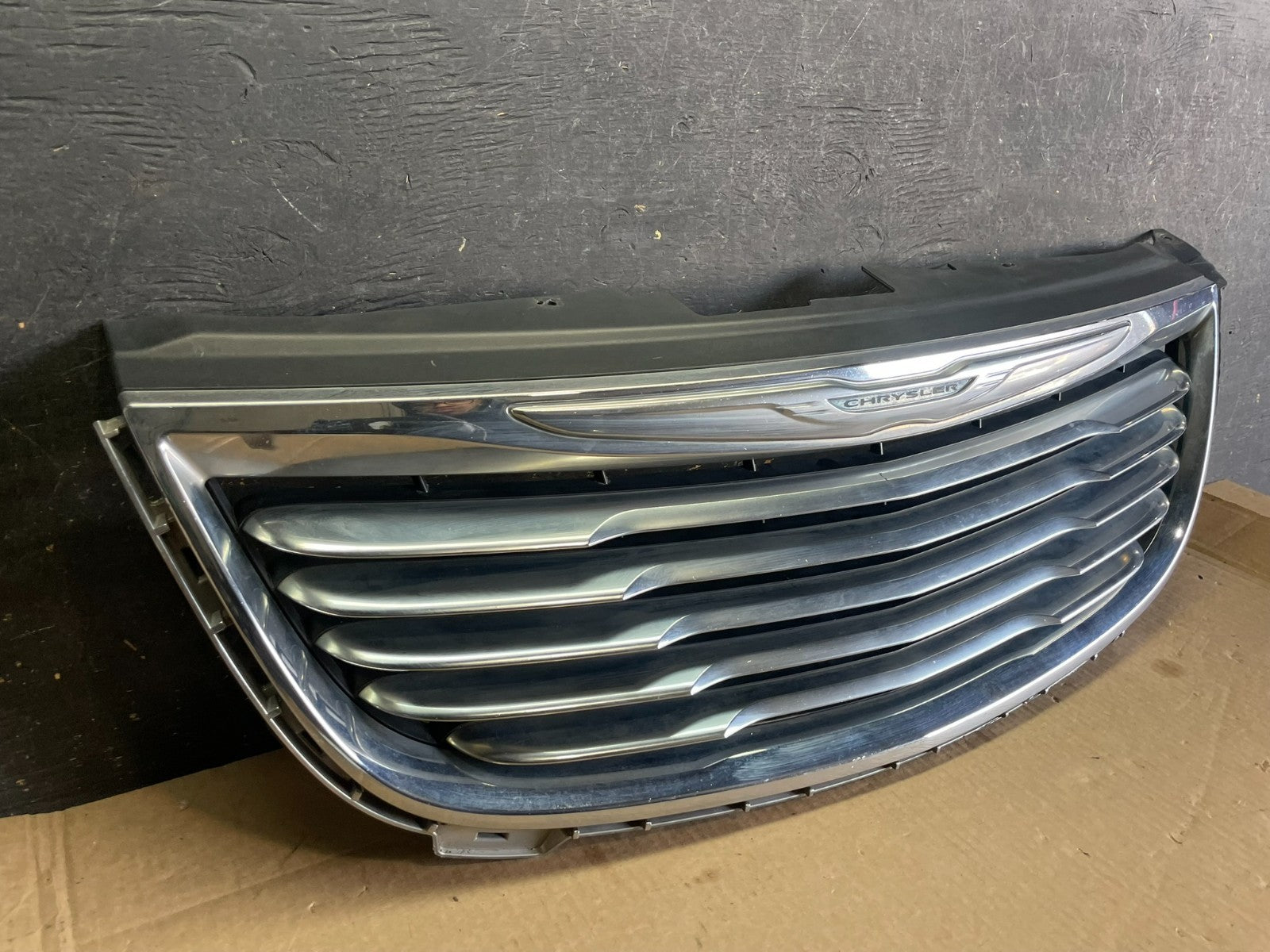 2011 to 2016 Chrysler Town & Country Front Upper Grill Grille Oem AB3026 DG1