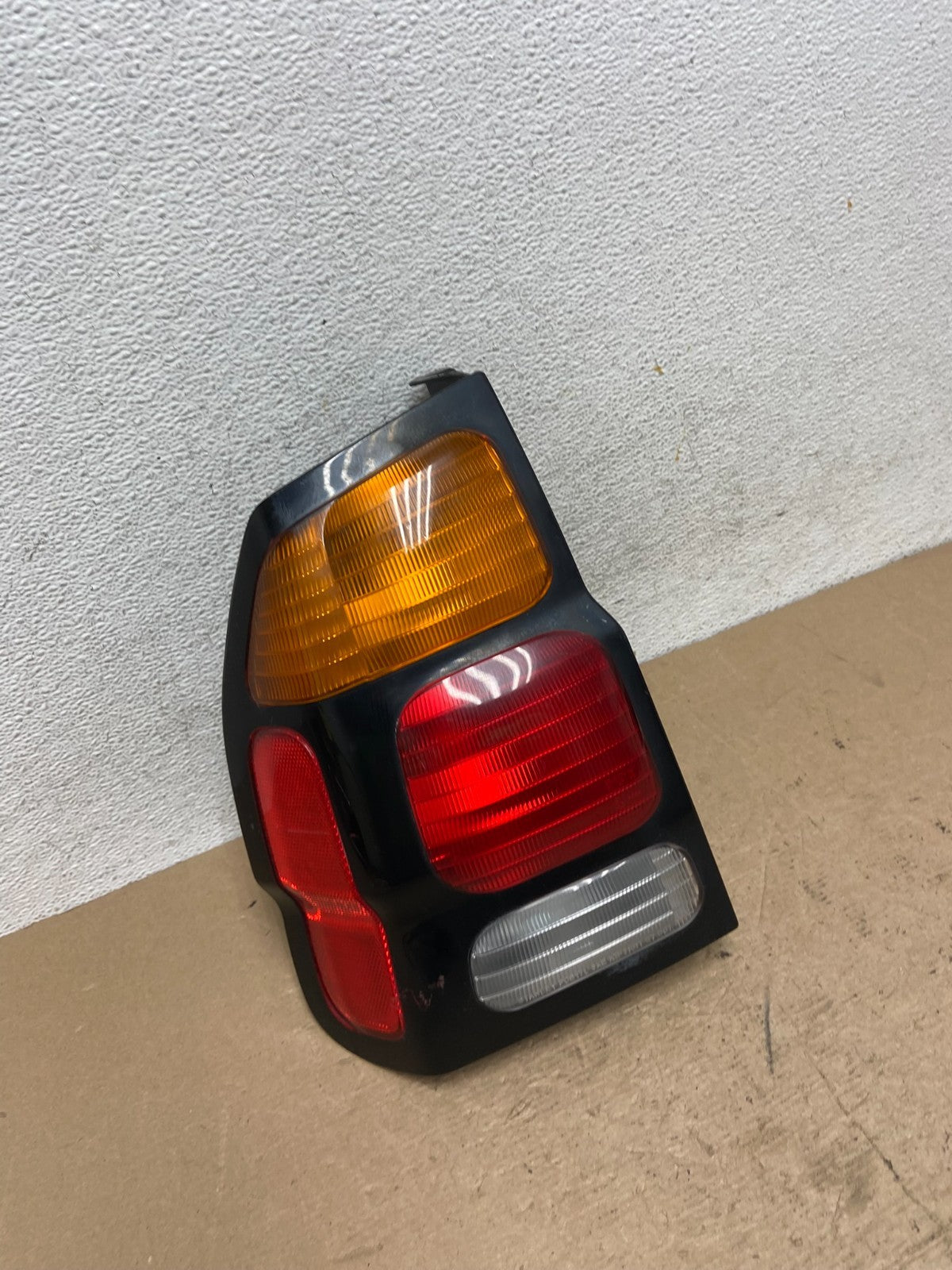 2000-2004 Mitsubishi Montero Sport Left Driver Lh Tail Light af5048 DG2