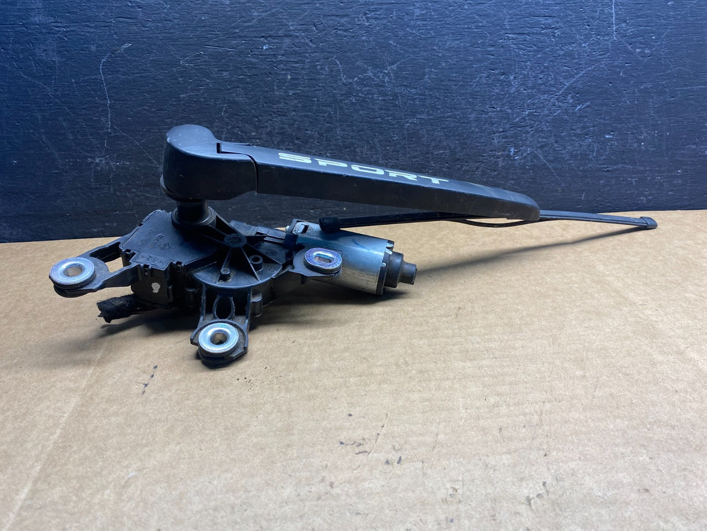 2009 to 2017 Audi Q5 Rear Windshield Washer Wiper Motor AD7511 DG1