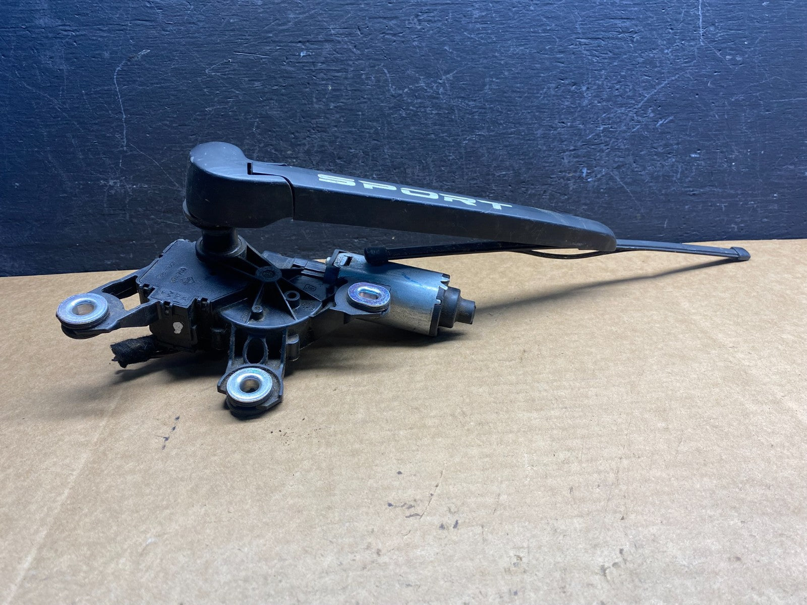 2009 to 2017 Audi Q5 Rear Windshield Washer Wiper Motor AD7511 DG1