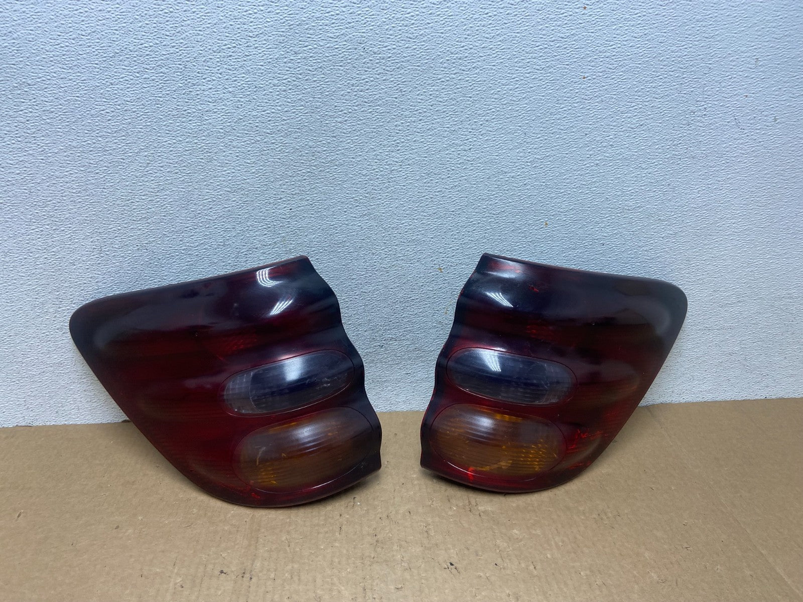 2001 to 2004 Toyota Sequoia Left+Right Side Tail Lights AF97490