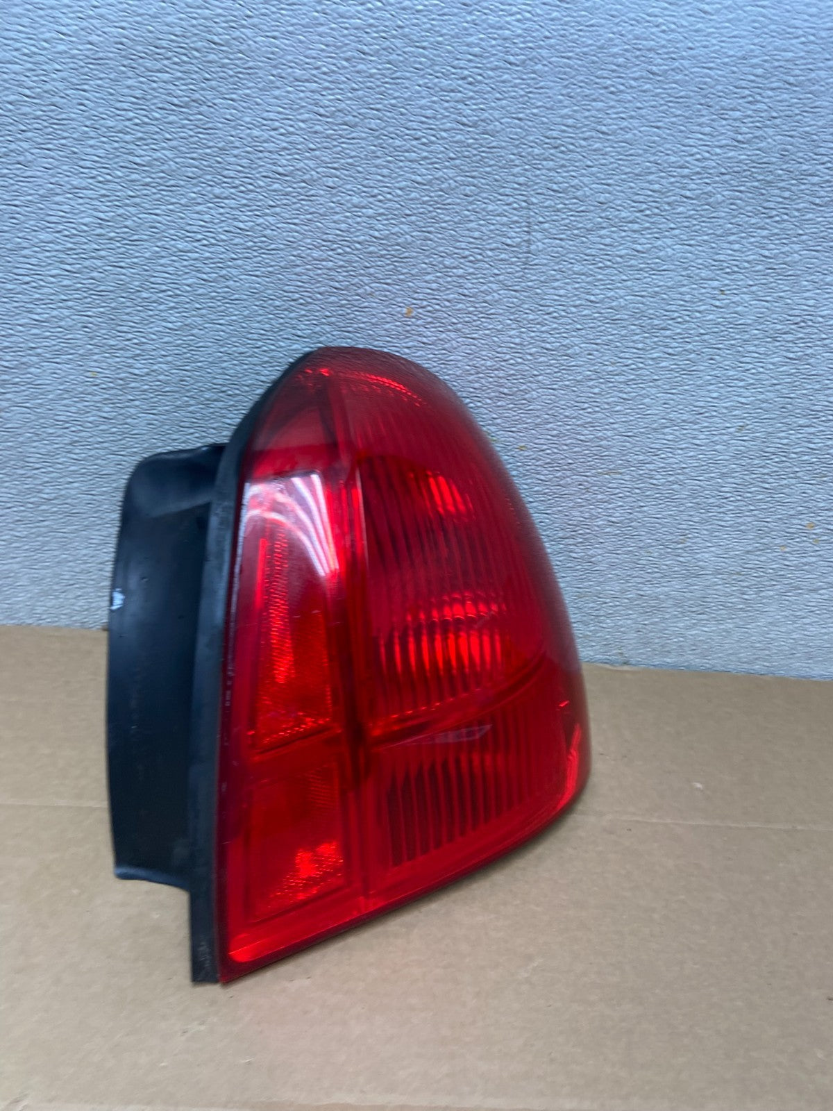 2003 to 2011 Lincoln Town Car Right Passenger Rh Tail Light AB3426 LK2