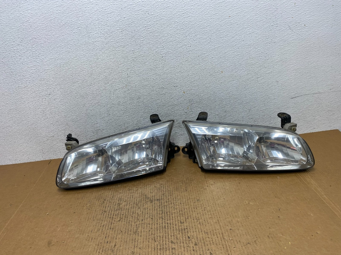 2000 to 2001 Toyota Camry Front Left+Right Side Headlights AE0610 DW0