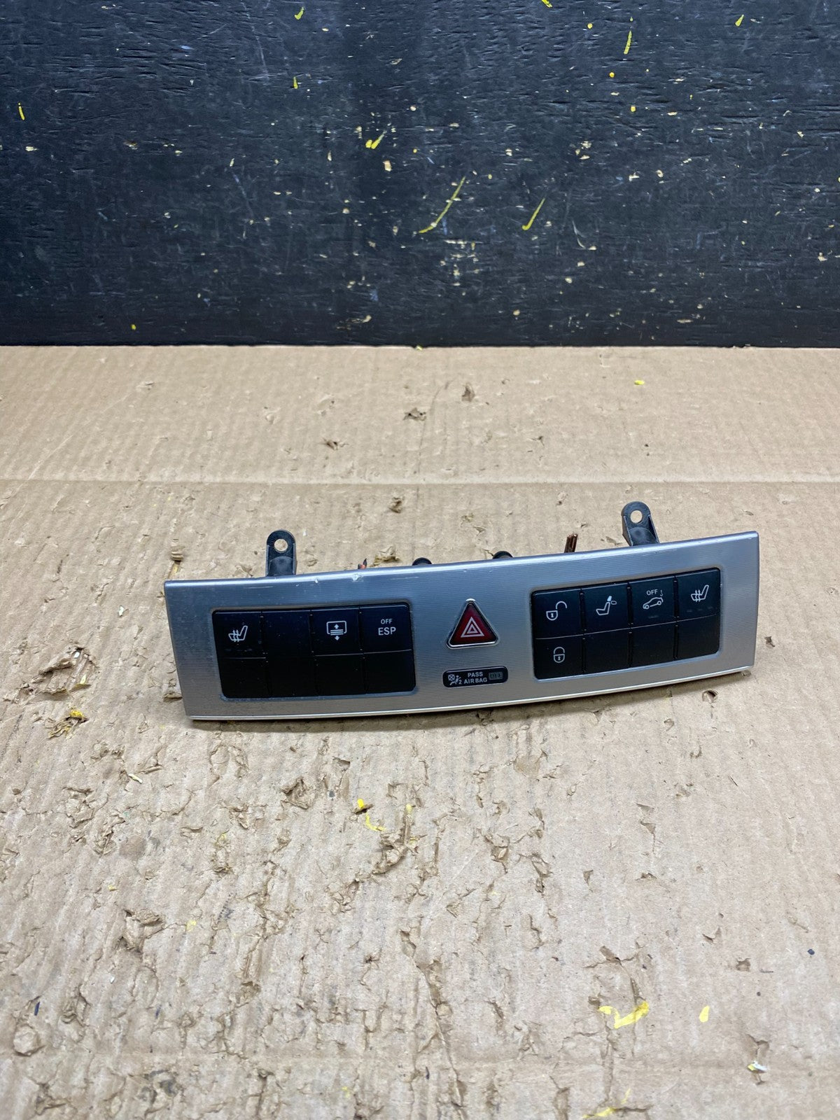 2005 - 2007 Mercedes C230 C240 Center Console Switch Control Unit V1704 DG0