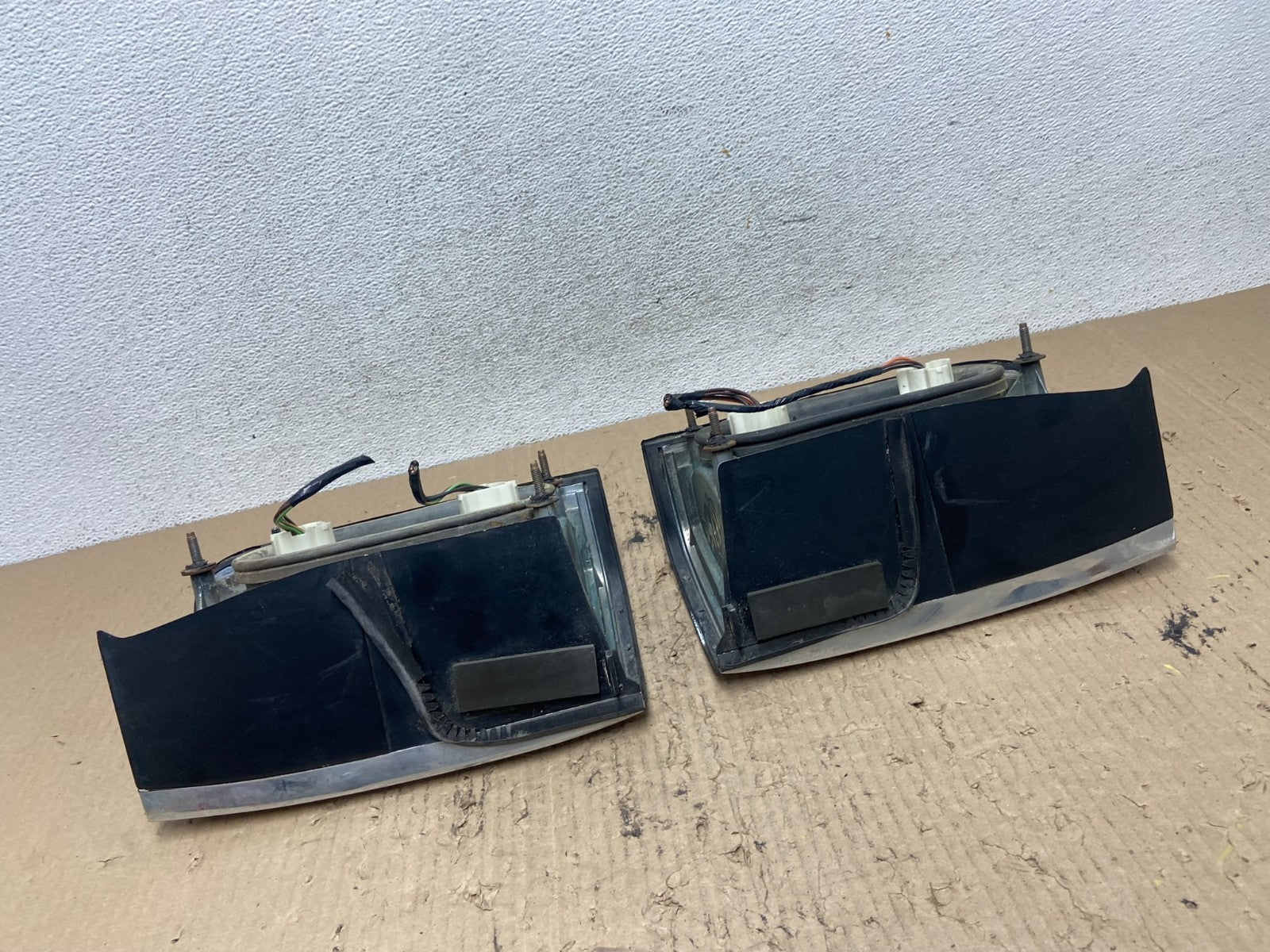 1990 to 1994 Lincoln Town Car Left+Right Side Tail Lights AF7160 DW6
