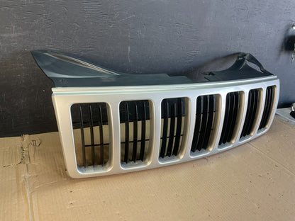 2005 2006 2007 Jeep Grand Cherokee Front Upper Grill Grille AE3593 DG2
