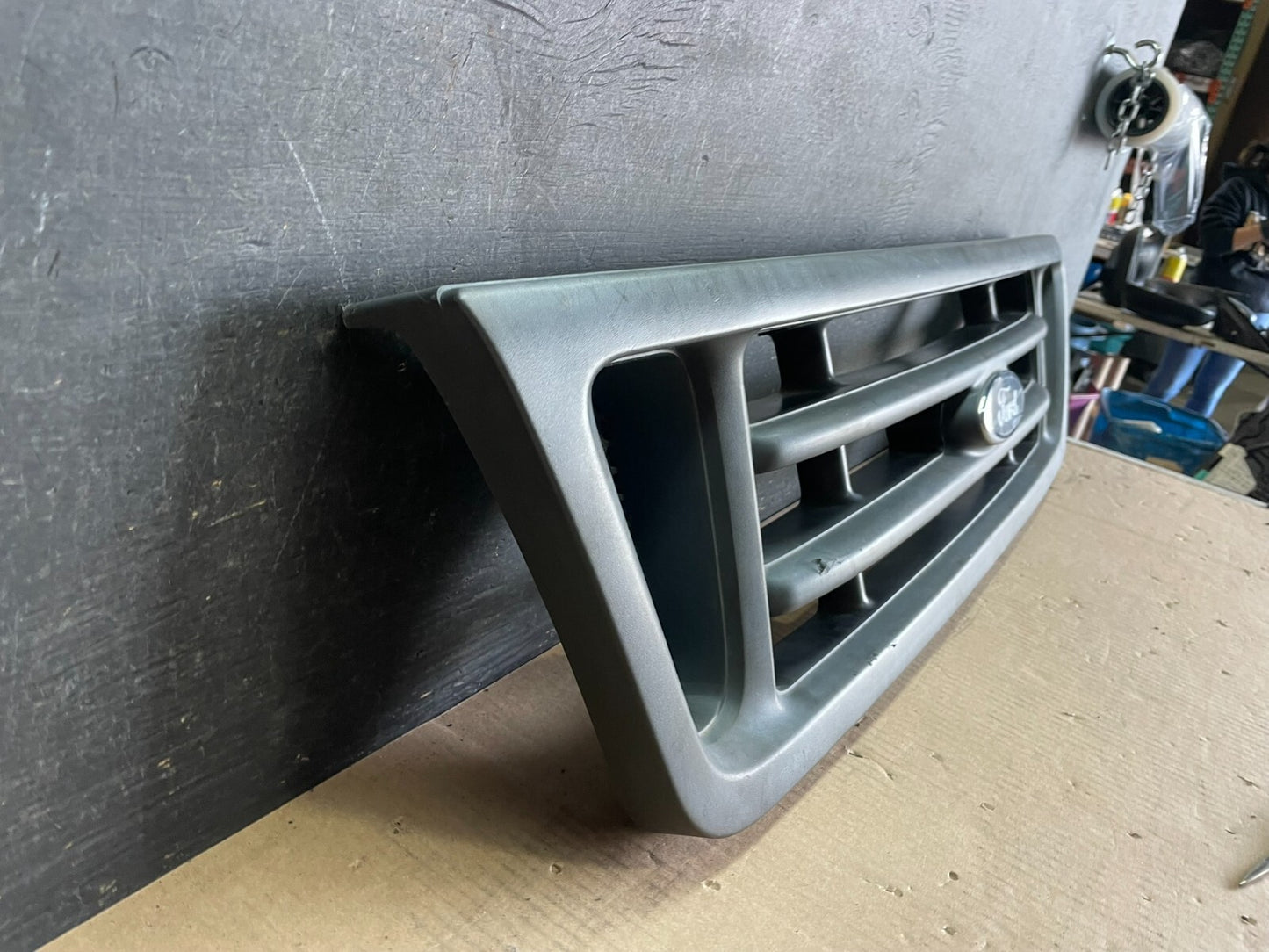 2003 to 2007 Ford Econoline E150 E250 E350 Front Grille Grille L9190 DG2