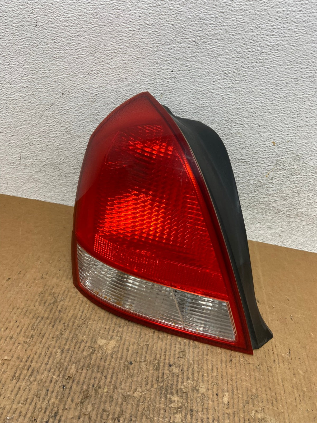 2001-2003 Sedan Hyundai Elantra Left Driver Lh Side Tail Light AE2675 LK0