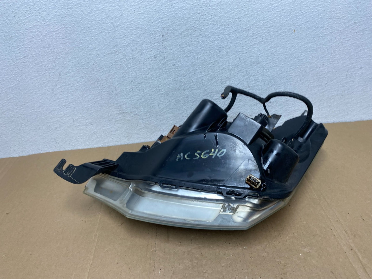 2008 2009 2010 2011 Ford Focus Right Passenger Rh Side Headlight AC5640 DW9
