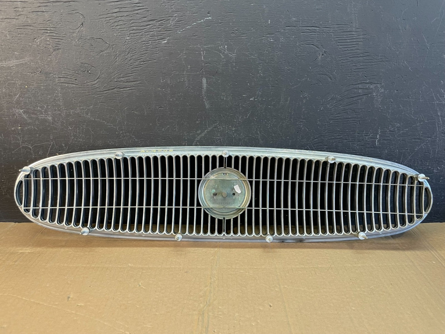 2000 to 2005 Buick Lesabre Front Chrome Upper Grill Grille AC9745 DW3