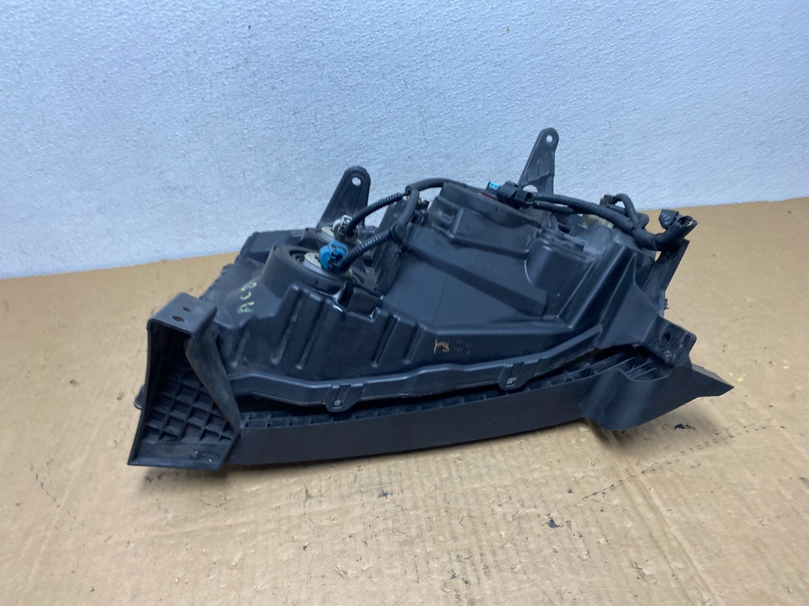2009 2010 2011 Honda Pilot Right Passenger RH Halogen Headlight AC8126 DW9