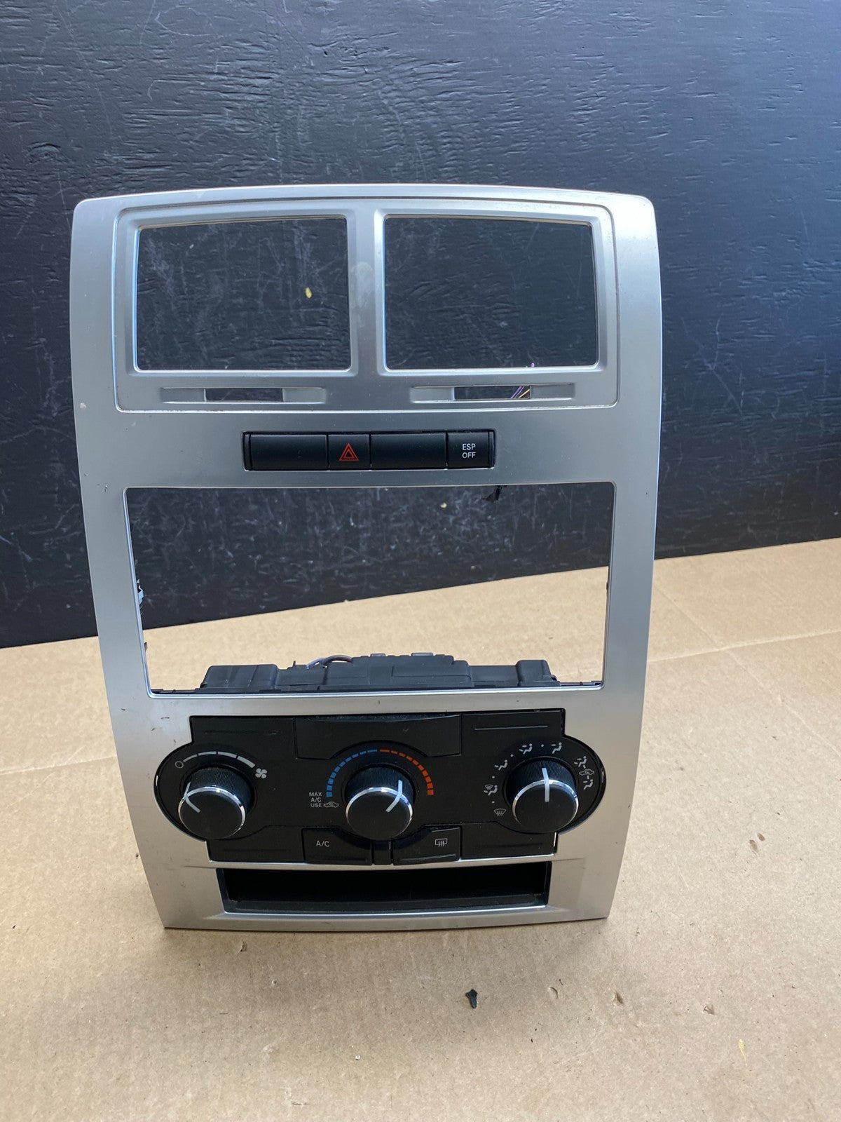 2008 - 2010 Dodge Charger Dash Climate Temperature Control Radio Bezel AC6232 DG0