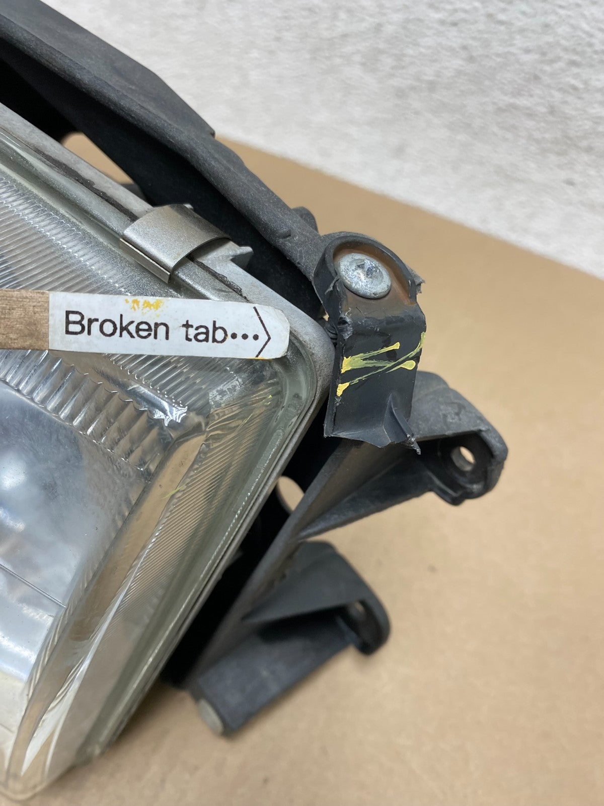 1996 to 2002 Toyota 4Runner Halogen Left Driver LH Headlight AE6636 DW3
