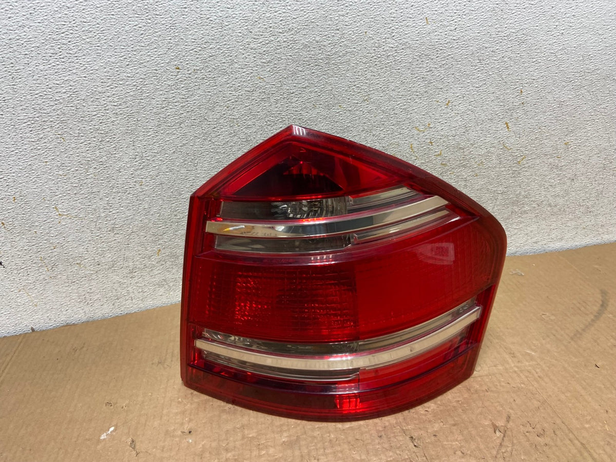 2007 to 2009 Mercedes GL-Class GL450 Right Passenger Tail Light AI8130 LK0