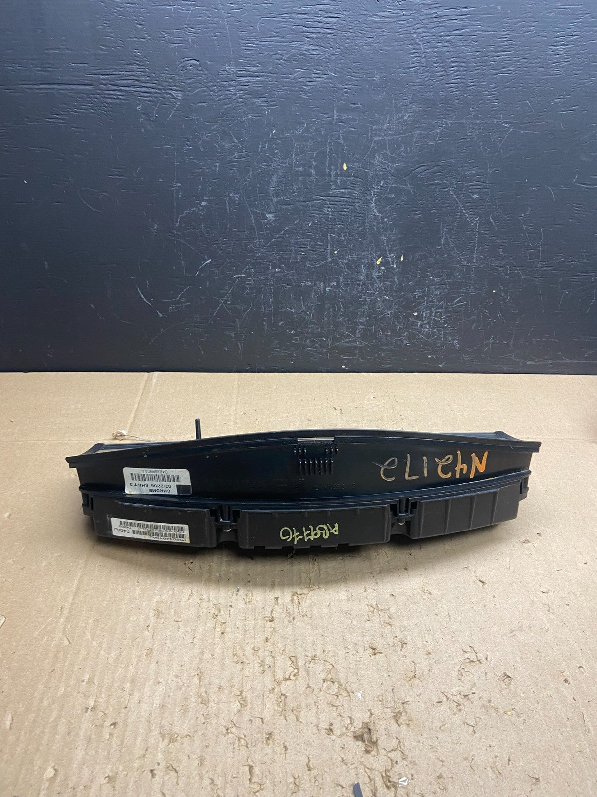 2007 Chrysler 300C Speedometer Instrument Cluster Gauges OEM AB9770 DG4