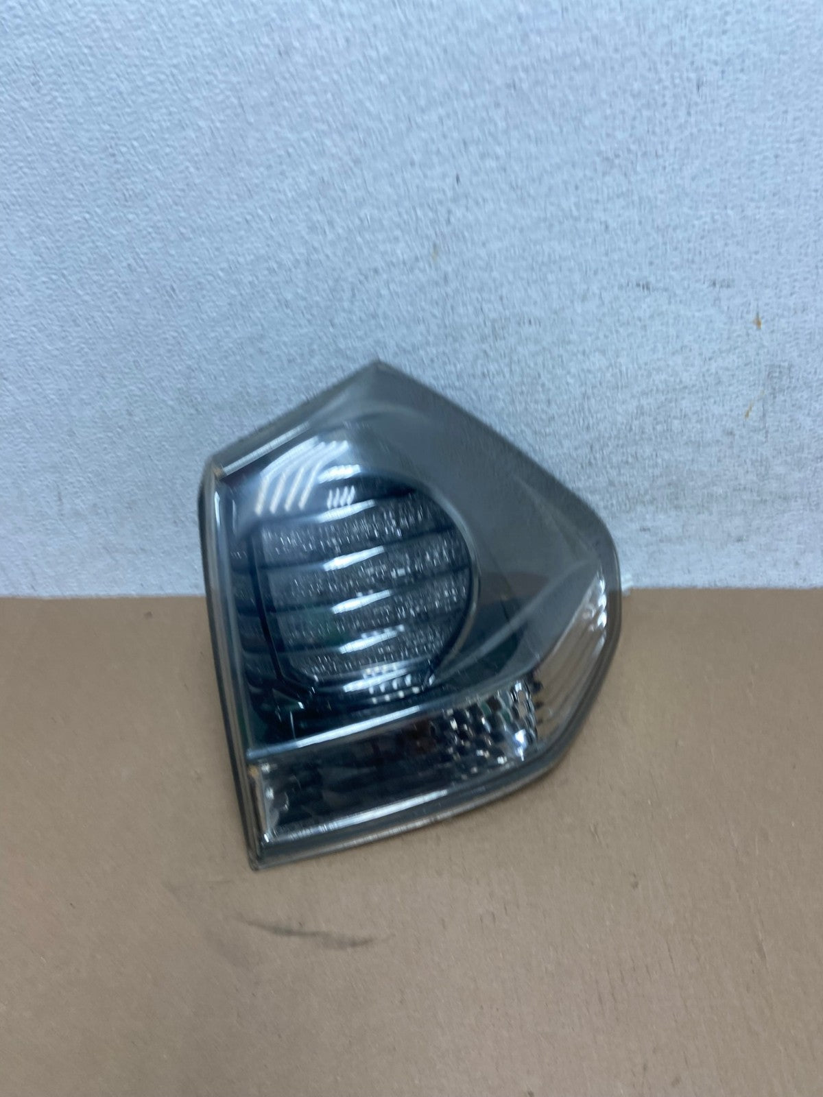 2006 to 2007 Lexus RX400H Right Passenger RH Side Tail Light AD6410 LK2