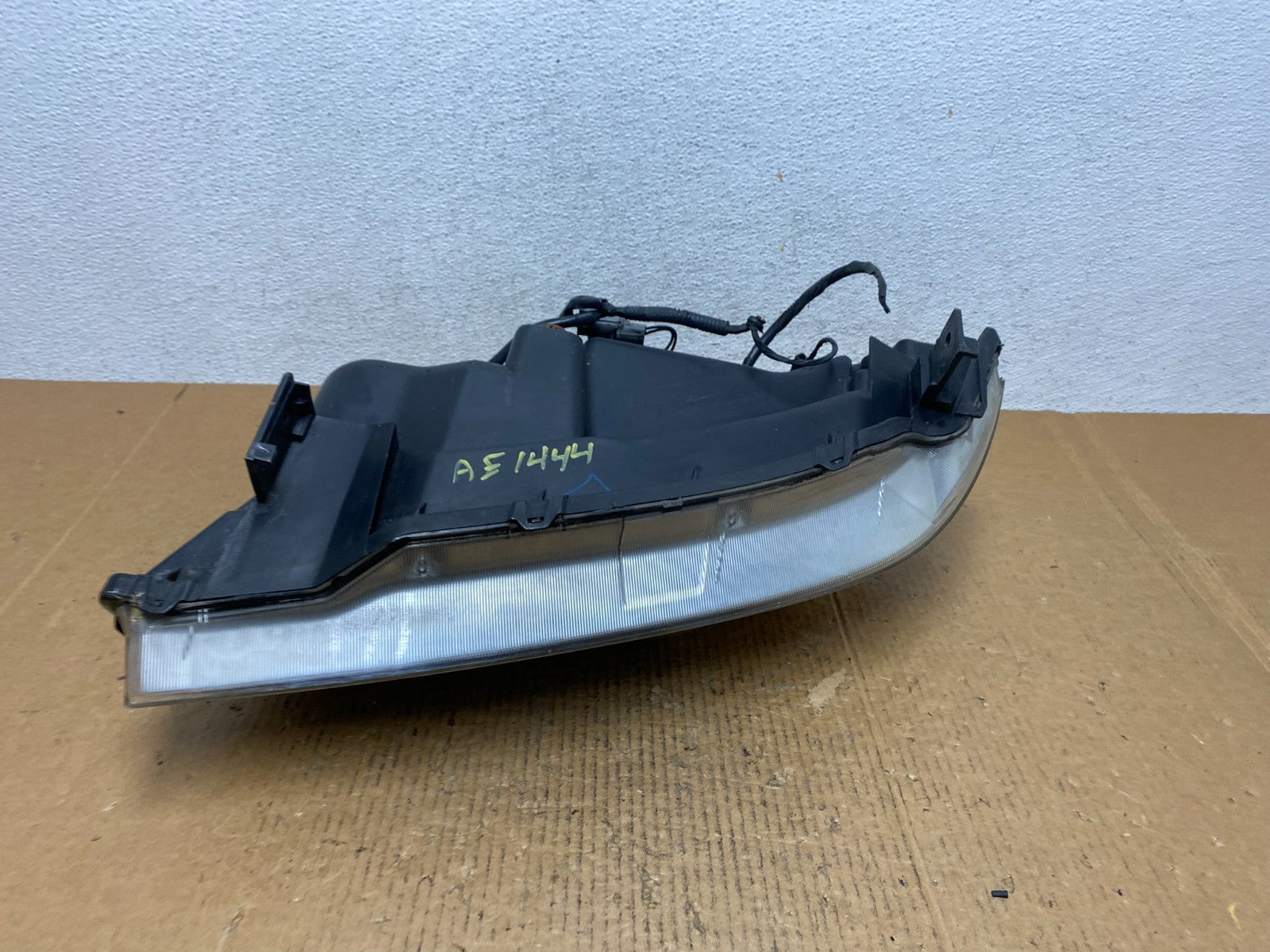 2004 2005 2006 Acura MDX Right Passenger RH Headlight Halogen AE1444 DW6