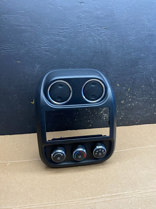 2011 to 2017 Jeep Compass Dash Climate Temperature Control Radio Bezel w6416 DG0